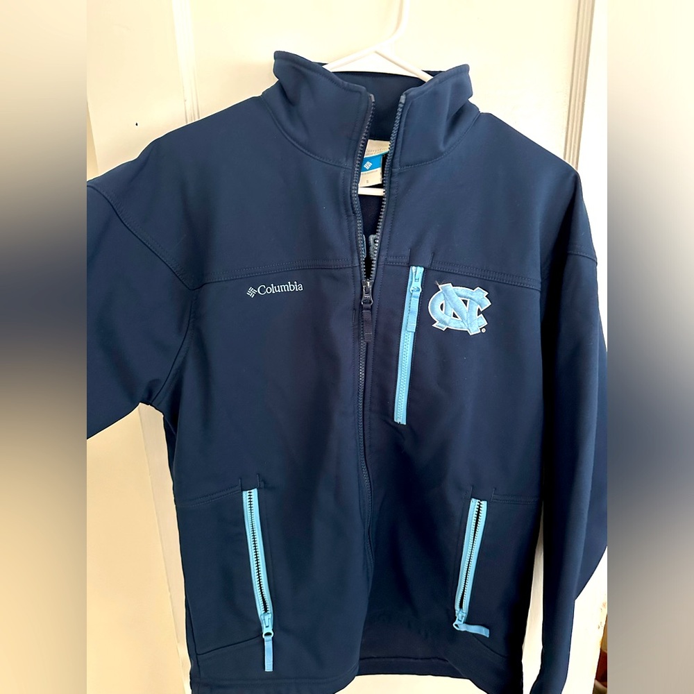 Lightweight Columbia jacket. UNC embroidery.